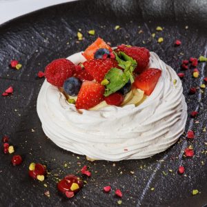 Variation of Pavlova cake / Вариация на торта Павлова